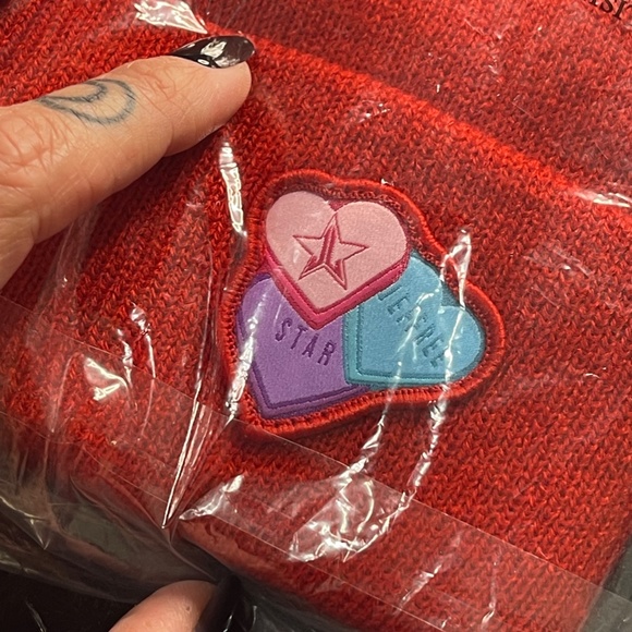 BRAND NEW JEFFREE STAR 🌟 Valentines Beanie EXCLUSIVE - Picture 4 of 4